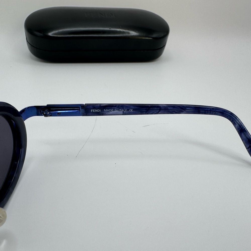 Vintage Fendi SL 7116 Blue Oval Sunglasses Made in Italy Small Frame Y2K - Picture 4 of 7